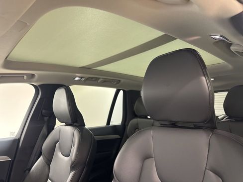 Used 2022 Volvo XC90 T5 Momentum w/ Advanced Package image 16