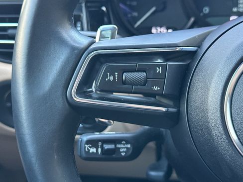 Certified 2025 Porsche Macan AWD/4WD image 26