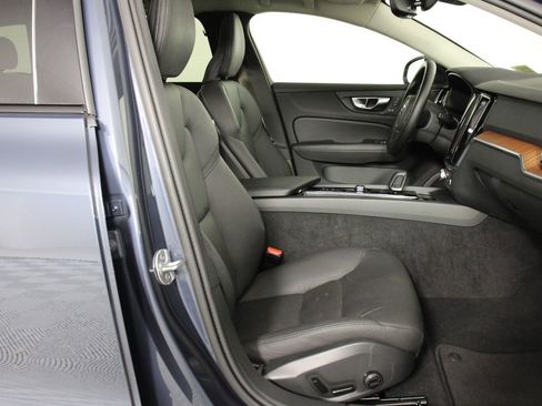 Certified 2025 Volvo V60 B5 Cross Country Plus image 29