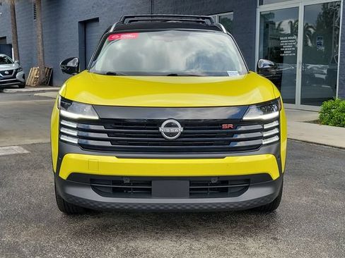 Used 2025 Nissan Kicks SR w/ SR Premium Package FWD image 2