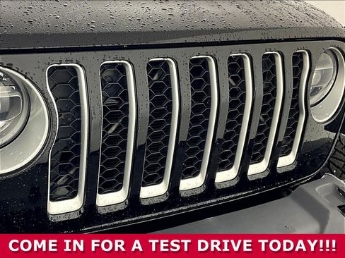 Used 2020 Jeep Gladiator Overland AWD/4WD image 29