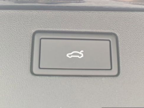 New 2026 Volkswagen Tiguan SE R-Line image 13