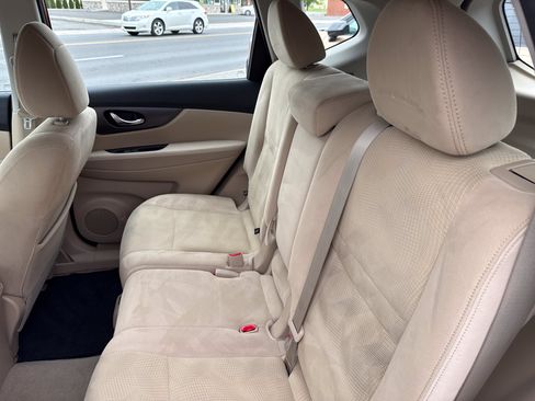 Used 2015 Nissan Rogue S AWD/4WD image 19