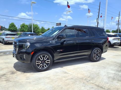 Used 2023 GMC Yukon AT4 w/ AT4 Premium Package AWD/4WD image 3