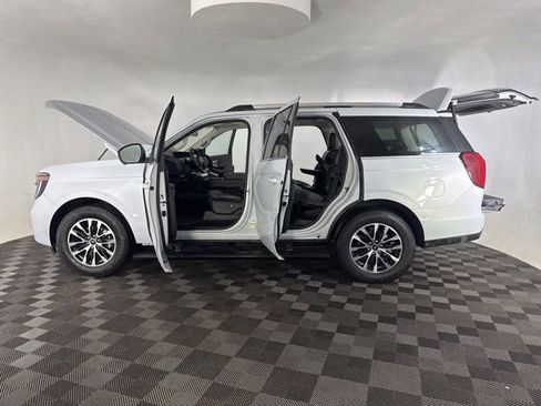 Used 2025 Ford Expedition Platinum AWD/4WD image 11