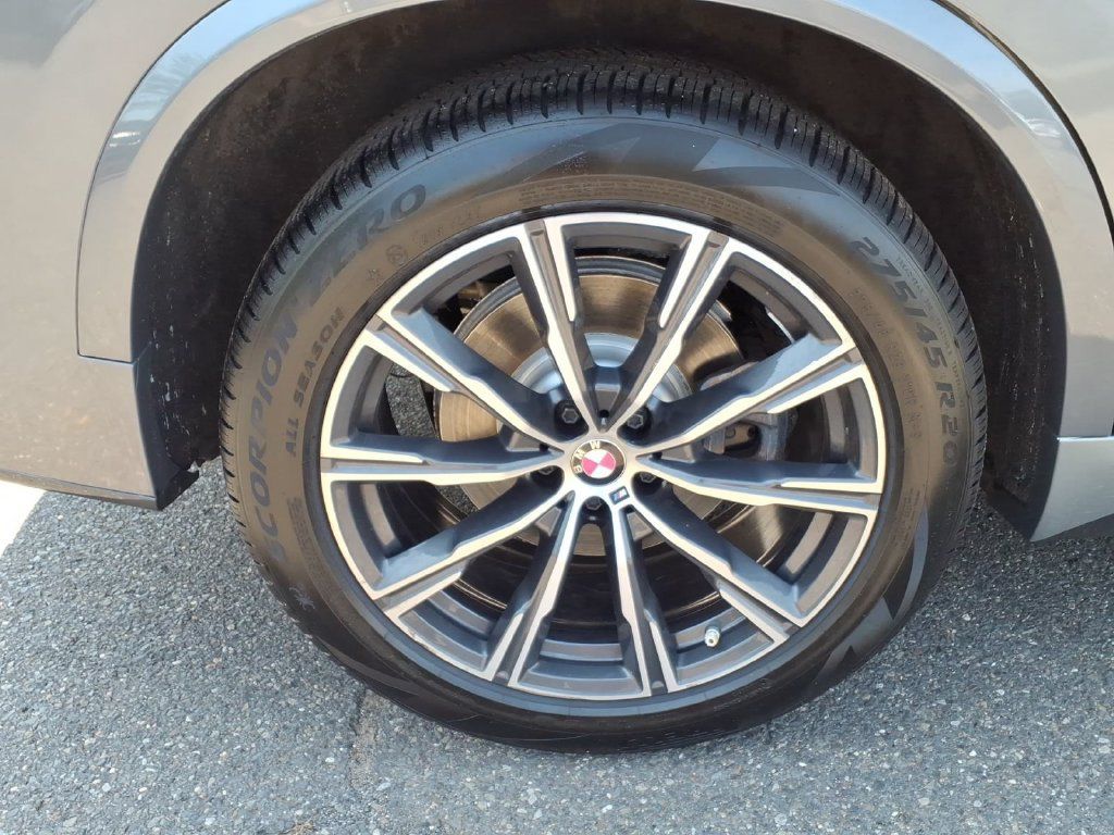Used 2024 BMW X5 xDrive40i w/ M Sport Package AWD/4WD image 7