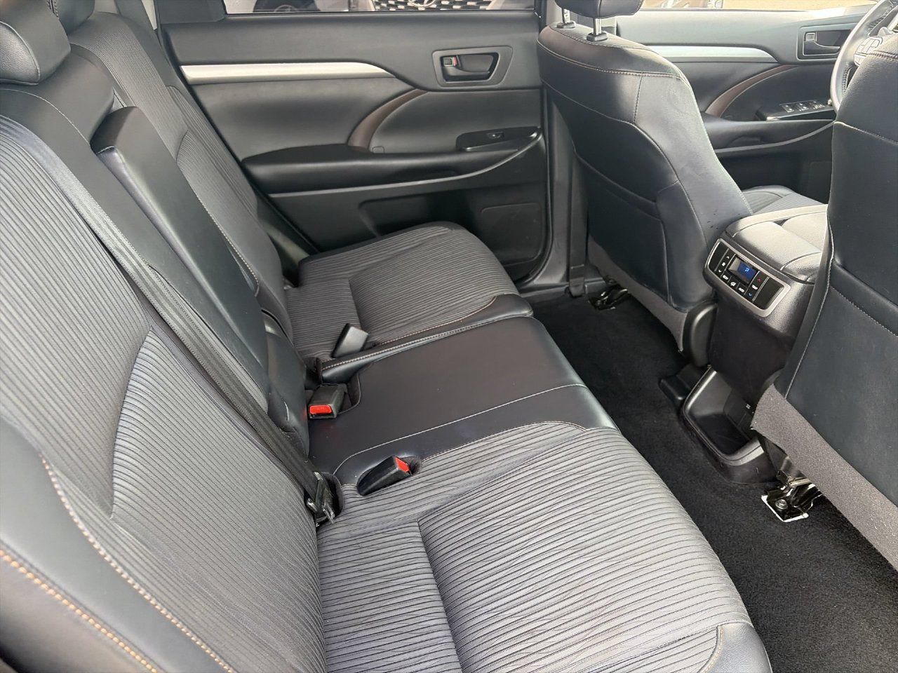 Used 2019 Toyota Highlander Plus FWD image 12