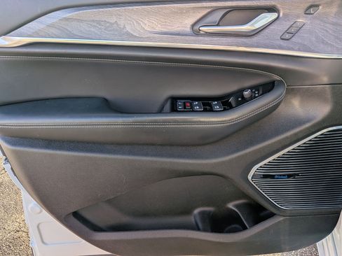 Certified 2023 Jeep Grand Cherokee Overland w/ Advanced Protech Group III image 11