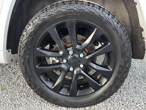 Used 2021 Jeep Grand Cherokee Laredo X AWD/4WD image 8