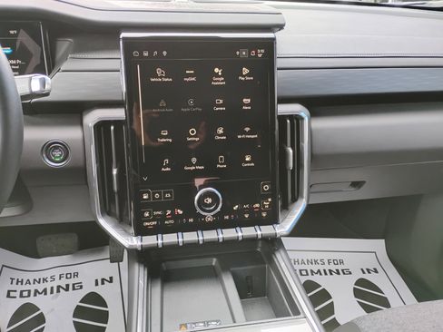 Used 2025 GMC Acadia Elevation image 8