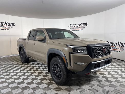 Used 2022 Nissan Frontier PRO-4X w/ Pro-4X Premium Package AWD/4WD image 3