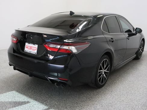 Used 2023 Toyota Camry SE FWD image 7