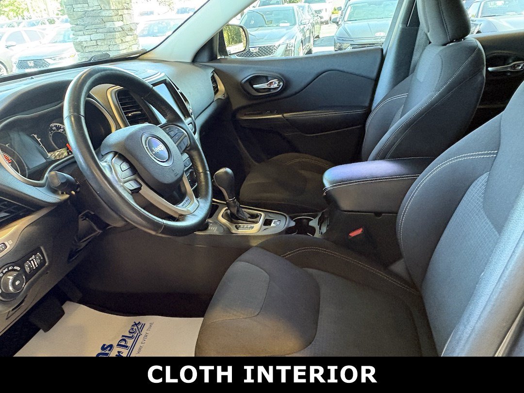 Used 2016 Jeep Cherokee Latitude w/ Cold Weather Group AWD/4WD image 20