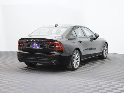 Used 2019 Volvo S60 T5 Momentum w/ Premium Package image 8