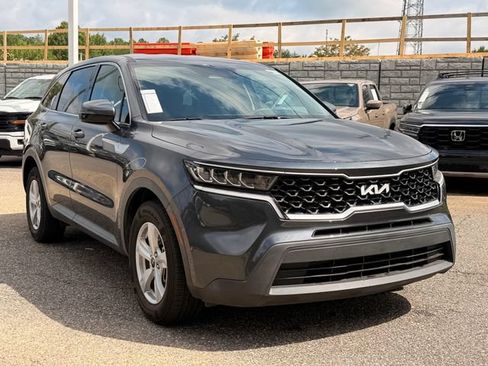 Certified 2023 Kia Sorento LX FWD image 6