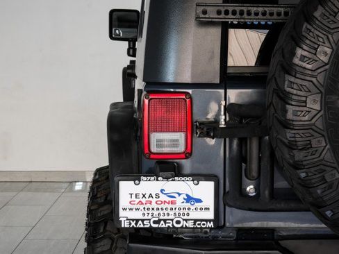 Used 2008 Jeep Wrangler Unlimited Rubicon w/ Dual Top Group AWD/4WD image 40