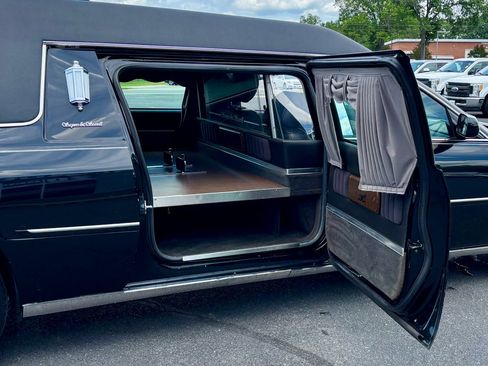 Used 2011 Cadillac DTS Hearse image 12