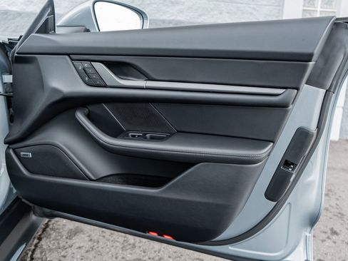 Used 2025 Porsche Taycan image 39