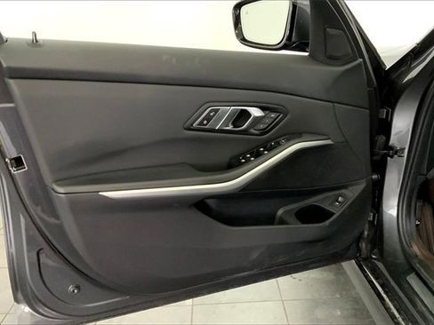 Used 2019 BMW 330i Sedan w/ Convenience Package image 22