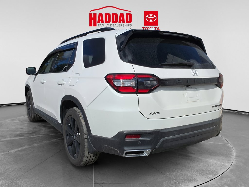 Used 2025 Honda Pilot Black Edition image 3