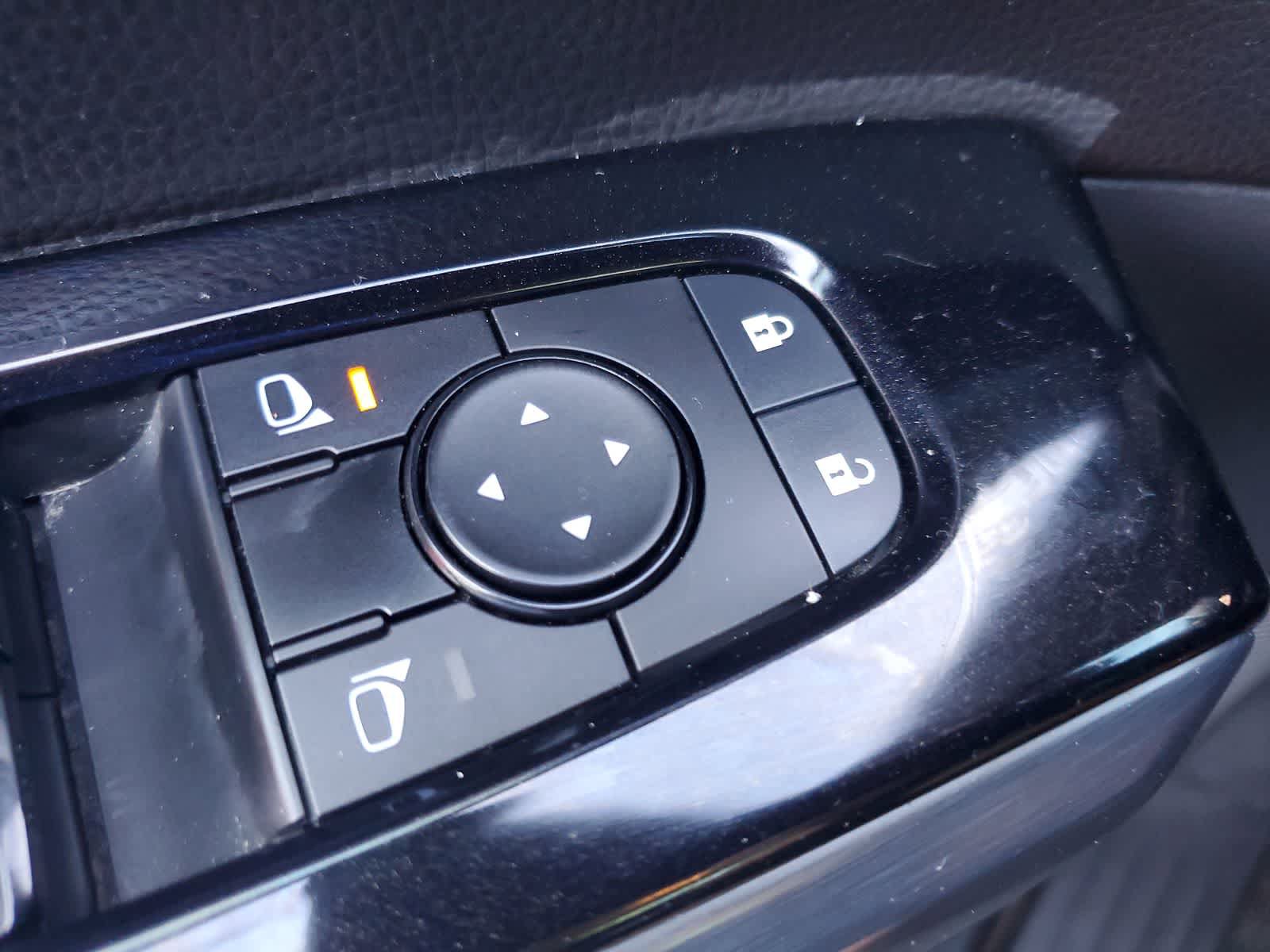 Used 2025 Nissan Pathfinder SL FWD image 25