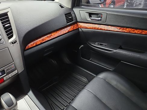 Used 2011 Subaru Outback 2.5i Limited image 25