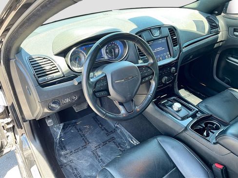 Used 2022 Chrysler 300 S w/ Comfort Group RWD image 9