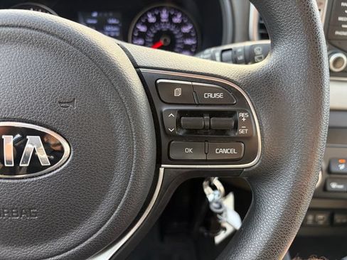 Used 2017 Kia Sportage LX AWD/4WD image 9