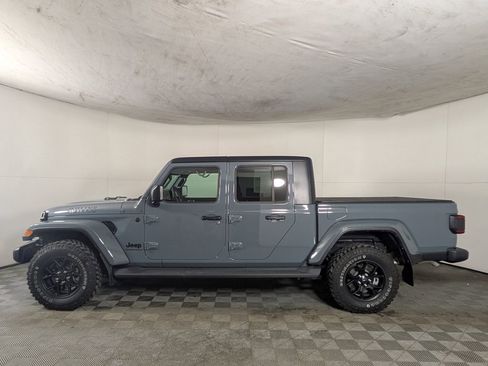 Certified 2025 Jeep Gladiator Willys image 3
