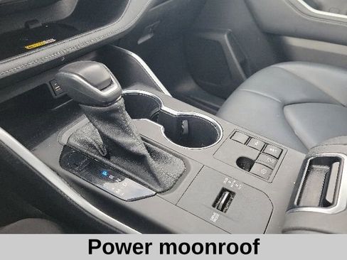 Used 2023 Toyota Highlander XLE FWD image 8