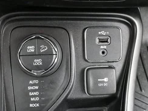 Used 2021 Jeep Compass Trailhawk AWD/4WD image 17