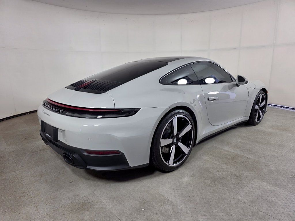 Used 2025 Porsche 911 Carrera RWD image 4