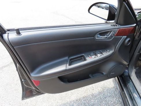 Used 2011 Chevrolet Impala LTZ FWD image 14