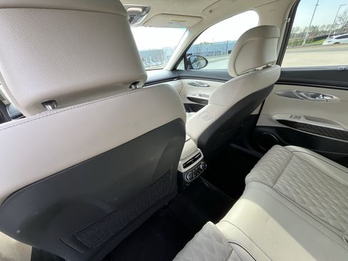Used 2023 Genesis GV70 3.5T Sport w/ Sport Prestige Package image 31