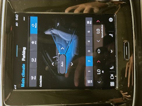 Used 2025 Volvo XC40 B5 Plus image 24