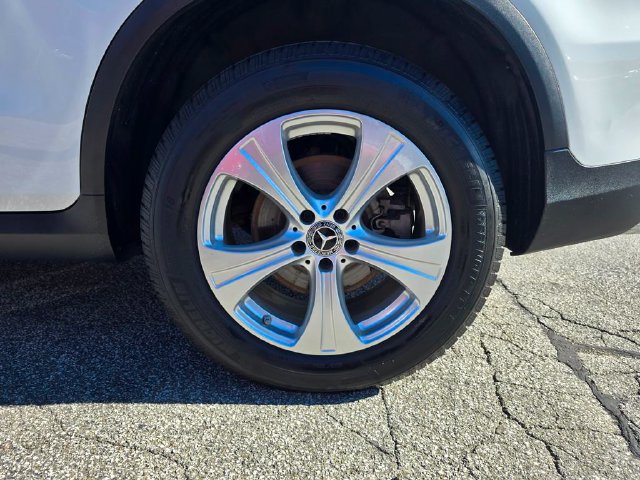 Used 2018 Mercedes-Benz GLC 300 4MATIC image 11