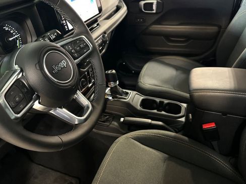 Used 2025 Jeep Wrangler Sahara w/ Safety Group image 14