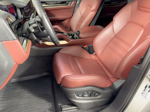 Certified 2025 Porsche Cayenne GTS image 5