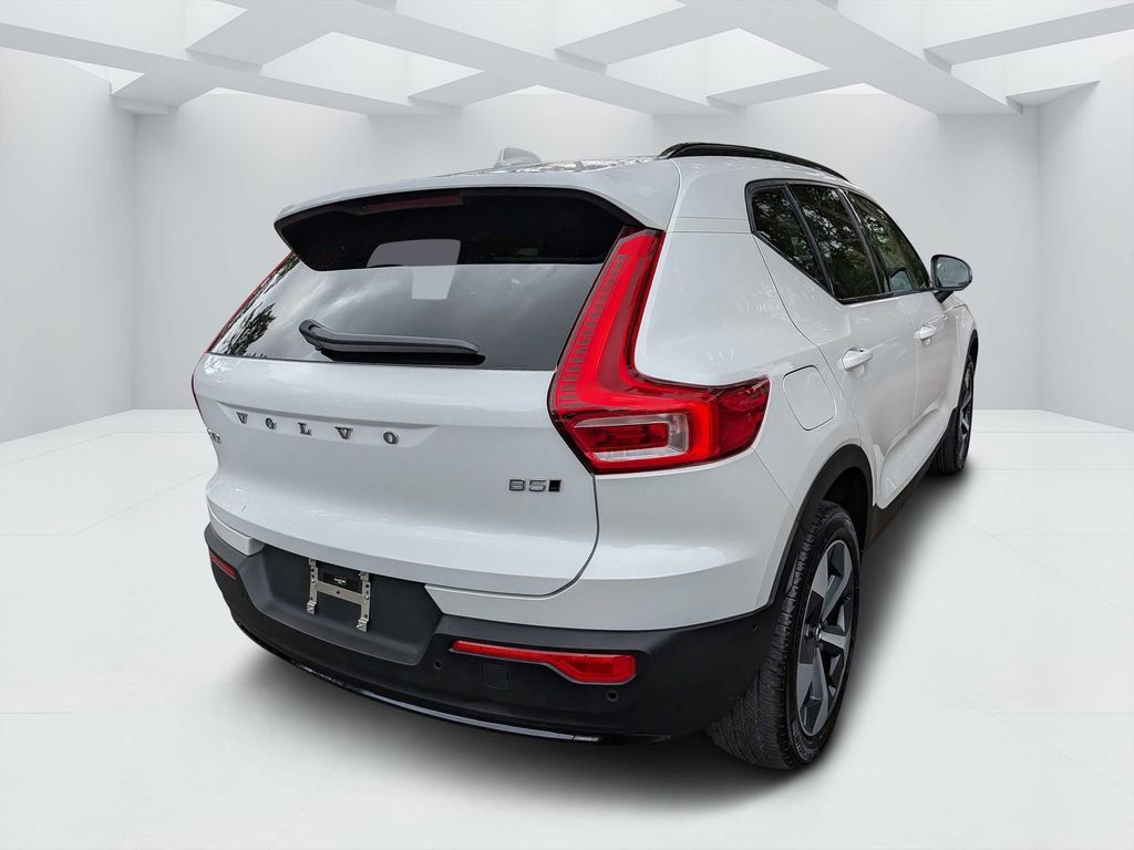 Certified 2026 Volvo XC40 B5 Plus AWD/4WD image 3