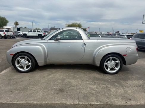Used 2005 Chevrolet SSR w/ Preferred Equipment Group RWD image 3