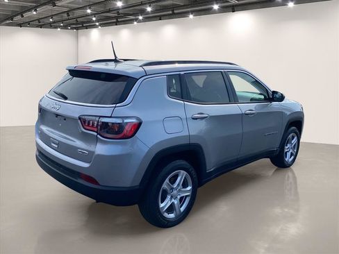 Used 2023 Jeep Compass Latitude w/ Convenience Group AWD/4WD image 7