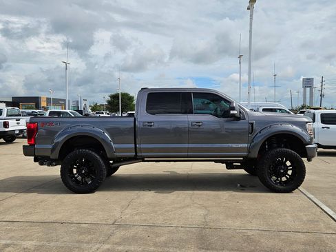Used 2021 Ford F250 Platinum w/ FX4 Off-Road Package AWD/4WD image 2
