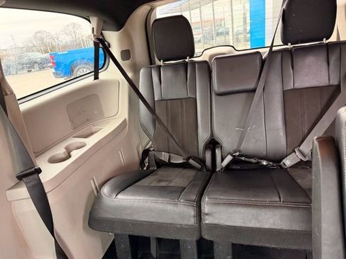 Used 2019 Dodge Grand Caravan SXT image 25