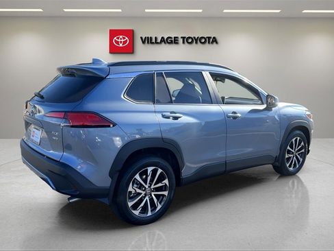 Certified 2024 Toyota Corolla Cross XLE image 5