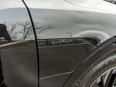 Used 2024 Audi Q8 e-tron Prestige image 4