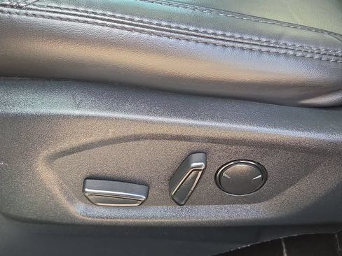 Used 2019 Ford Explorer XLT w/ Equipment Group 202A FWD image 36