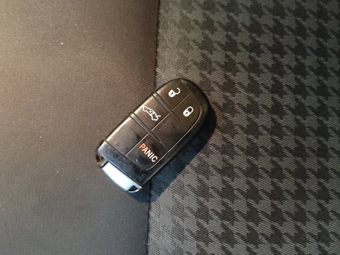 Used 2019 Dodge Challenger SXT image 32