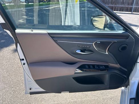 Used 2024 Lexus ES 300h w/ Accessory Package (Z1) FWD image 5