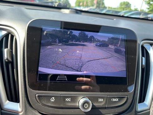 Used 2022 Chevrolet Malibu LS FWD image 17