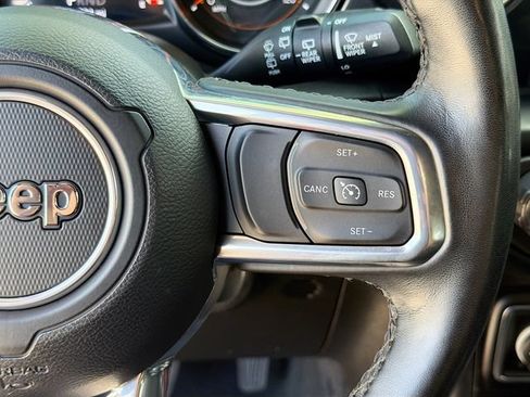 Used 2022 Jeep Wrangler Unlimited Sahara AWD/4WD image 36